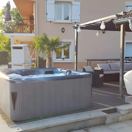 Insolite L'ecureuil Panzió 4*